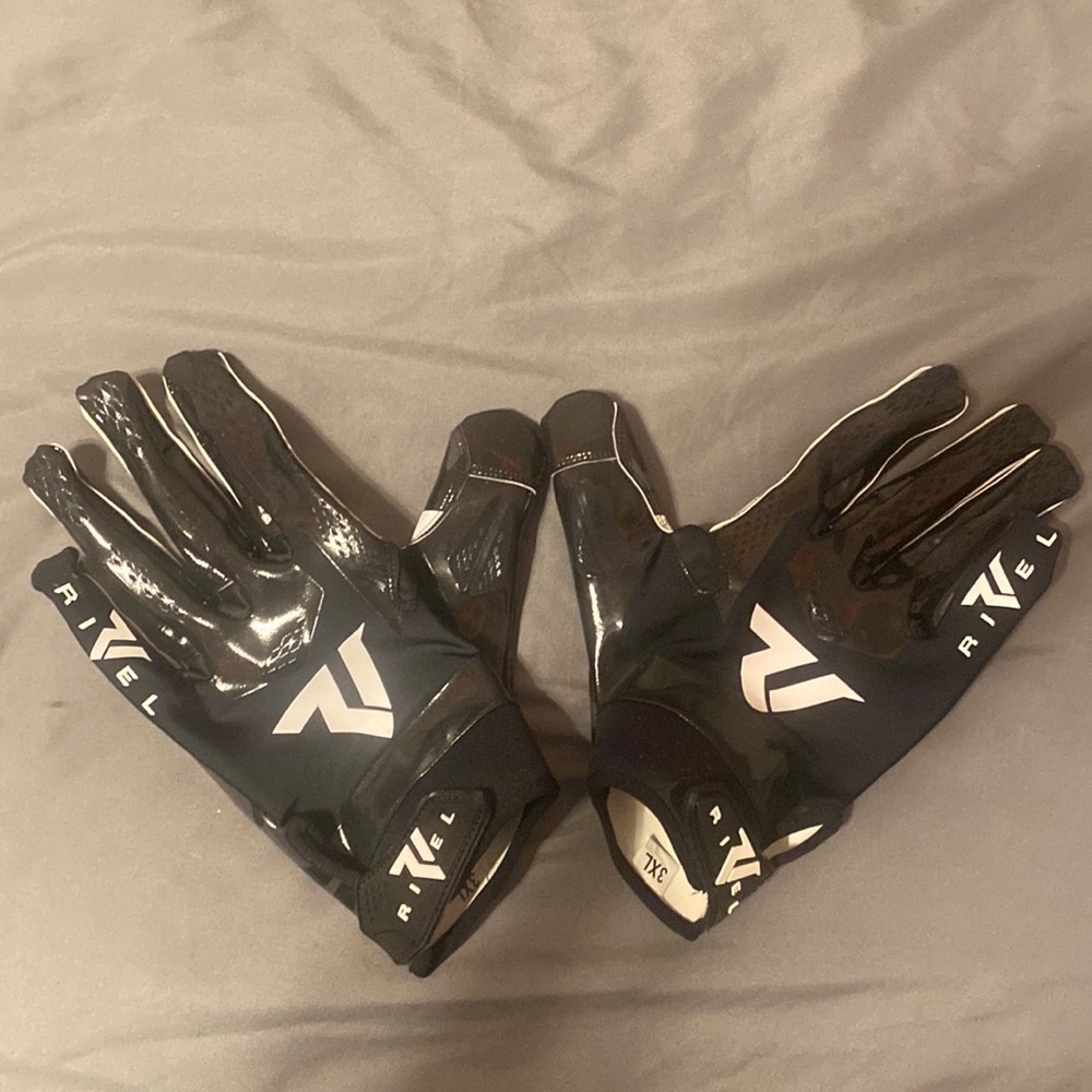 3XL Rivel Football Gloves(Black) - Picture 2 of 3
